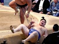 横綱大の里３敗目、４０歳・玉鷲に突き落とされる…１敗で単独首位の一山本は９勝目