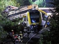 ドイツで乗客１００人の急行が脱線・横転、激しく損傷…付近では豪雨による土砂崩れ