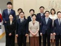 李大統領が新外相らに任命状　閣僚候補１８人のうち９人任命