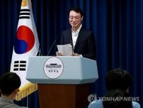 「与党寄りユーチューバー」が大統領室の記者団に　反対の声も＝韓国